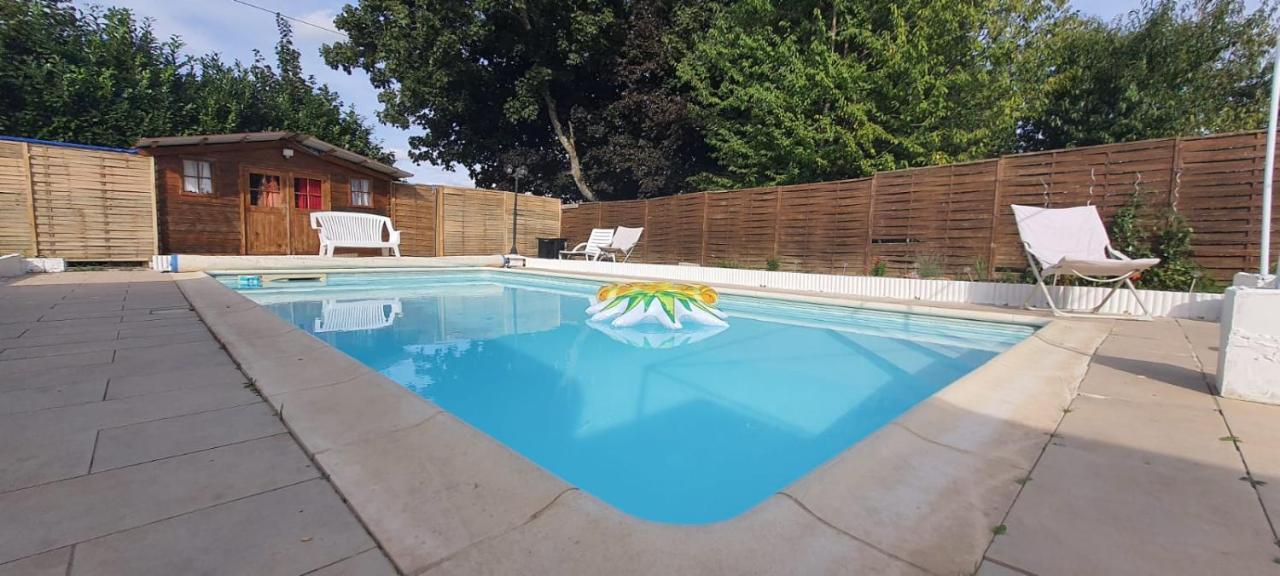 Studio Meuble Avec Piscine Partagee La Ferté-Gaucher 外观 照片